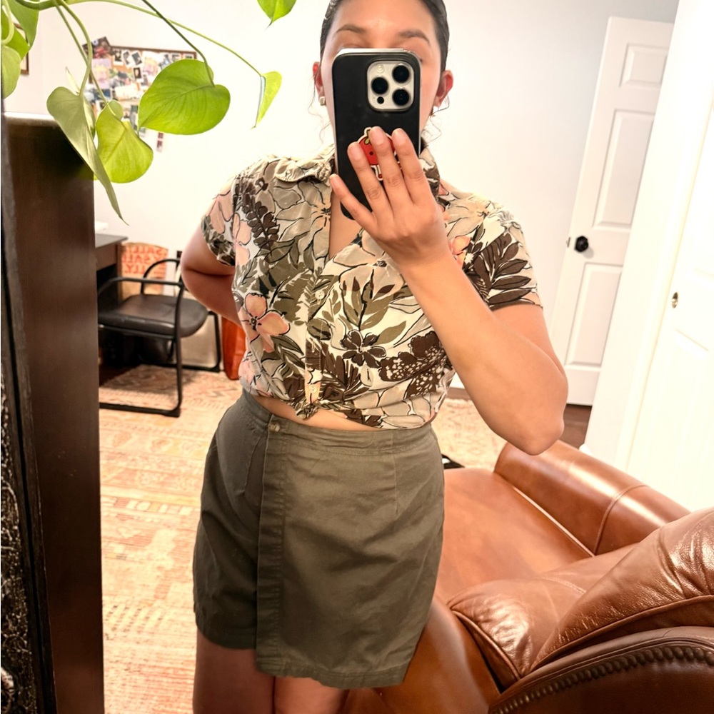 Gloria Vanderbilt Floral Button-Down Top in Olive, Cream, Pink